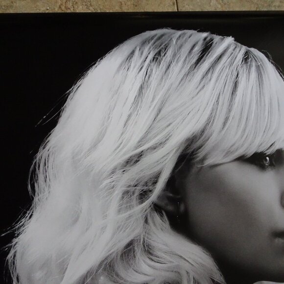 ATOMIC BLONDE - MOVIE POSTER WITH CHARLIZE THERON - Picture 3 of 4